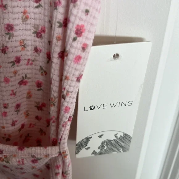 Light pink Floral Wrap Top - Picture 2 of 5